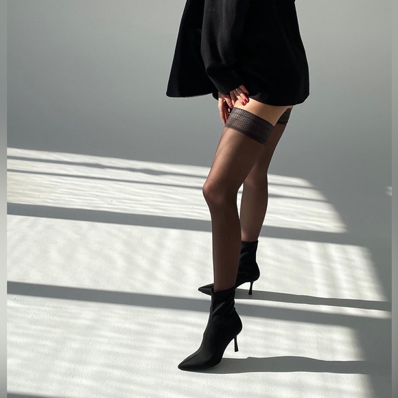 Silky stockings 🖤Italy 🇮🇹 - Picture 2 of 4